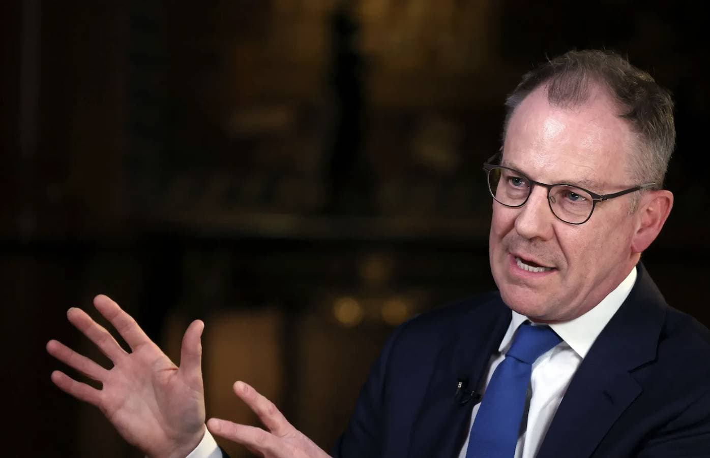 美银 Hartnett:逢高卖出美股、逢低买入黄金