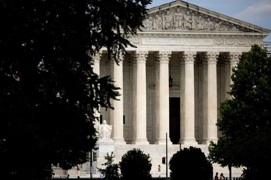 彭博首席财经作家:美股上市公司疯狂买入加密货币的底层逻辑