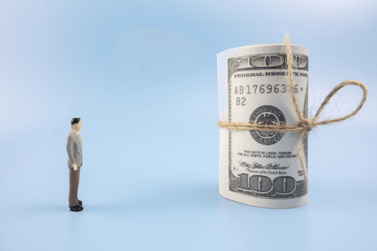 到手的稳定币法案,与坐不住的华尔街银行家们