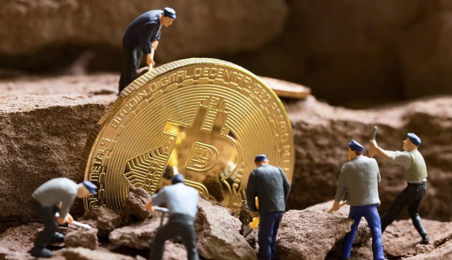 美国 AI 的 B 面:给中国比特币矿主「打工」